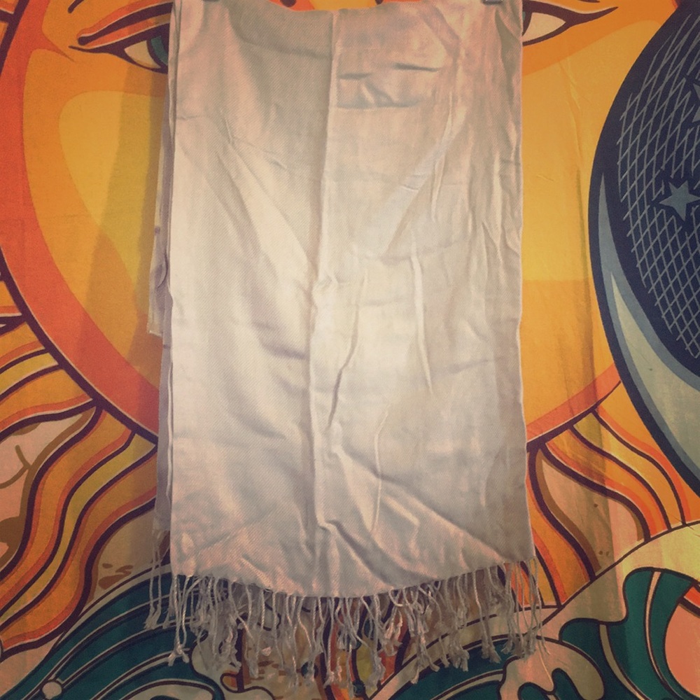 75%pashima25%silk lightest grey/ white